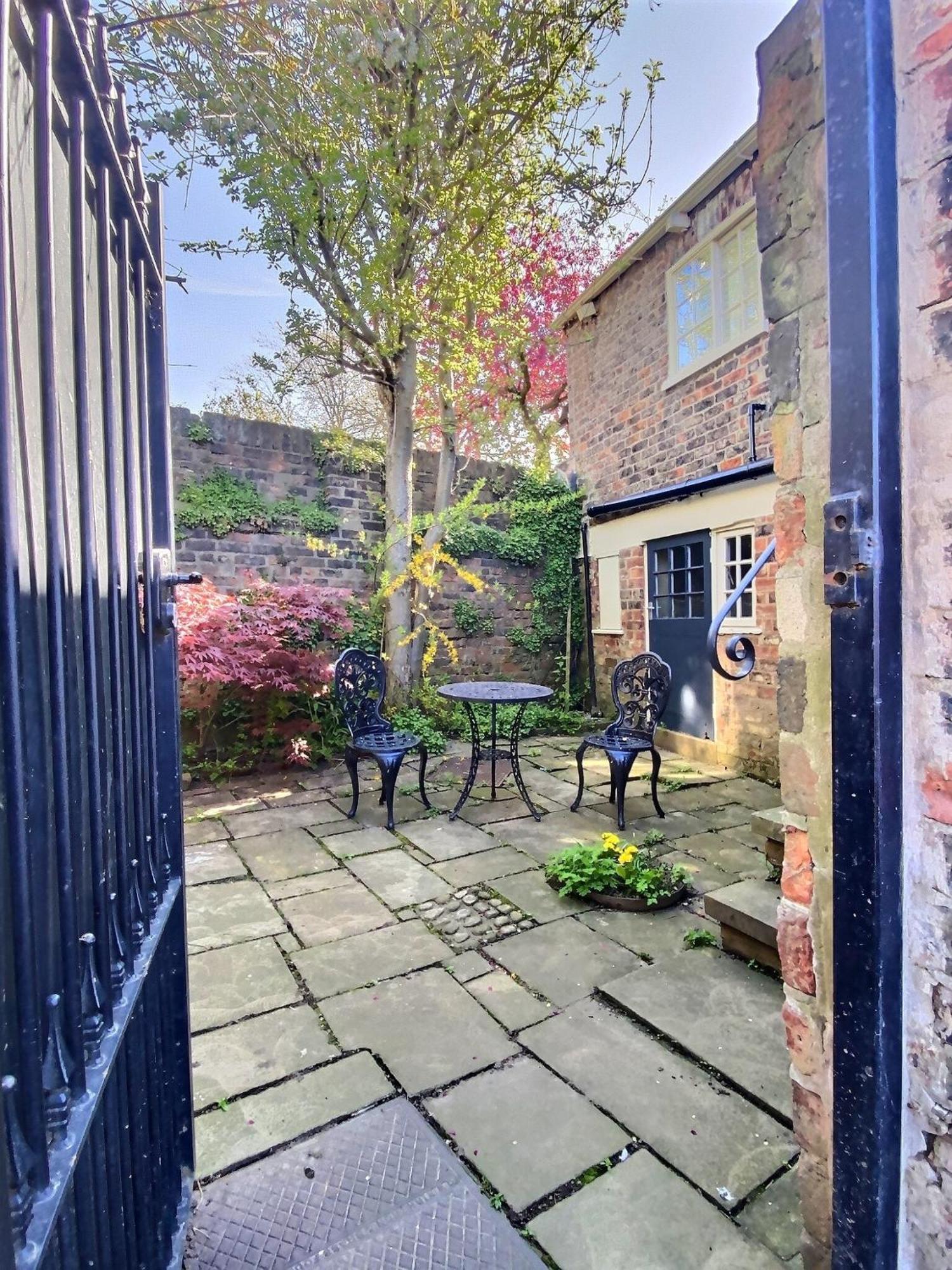 The Davey Tower, Medieval Riverside House 约克 外观 照片